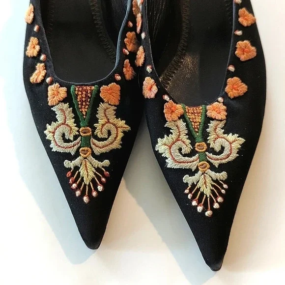 Fendi Embroidered black satin kitten Heels size 6 - Picture 2 of 12